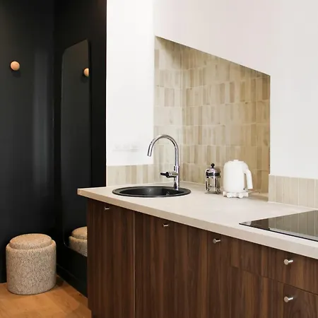 Bright With Wifi Near Montmartre *