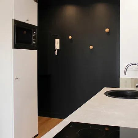 Bright With Wifi Near Montmartre *