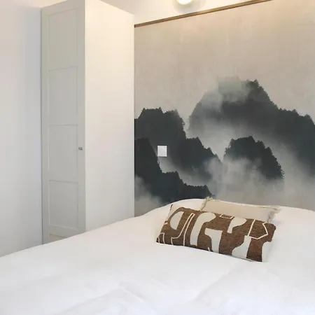 Bright With Wifi Near Montmartre